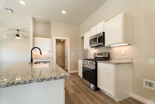 1626 N Clinton Ave, Lubbock, TX 79416 - photo 7