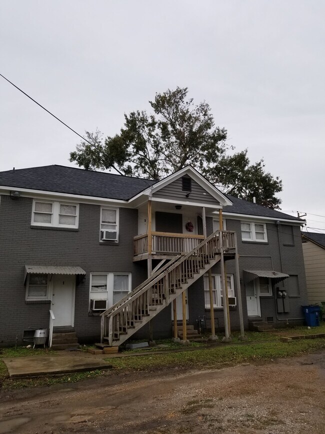 2415 Avenue G unit . 4, Rosenberg, TX 77471 - photo 3