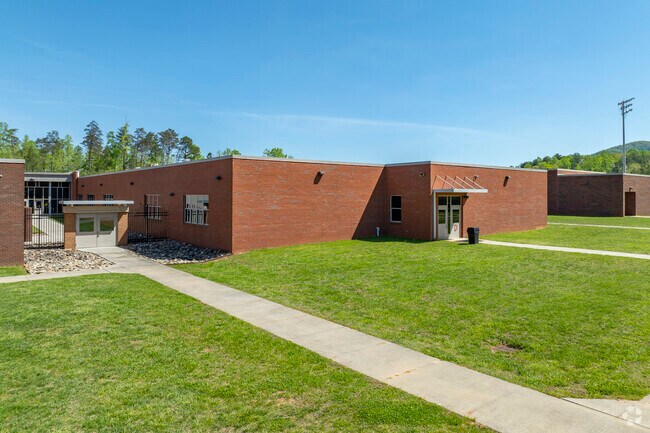 William Lenoir Middle School features a 14:1 student to teacher ratio.