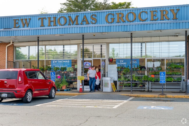 Residents of Columbia, VA, have easy access to E.W. Thomas Grocery Store for groceries.