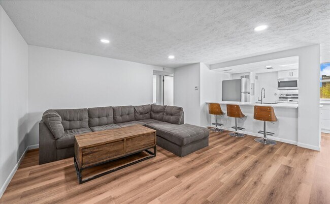 120 S 38th Ave unit 36, Omaha, NE 68131 - photo 2