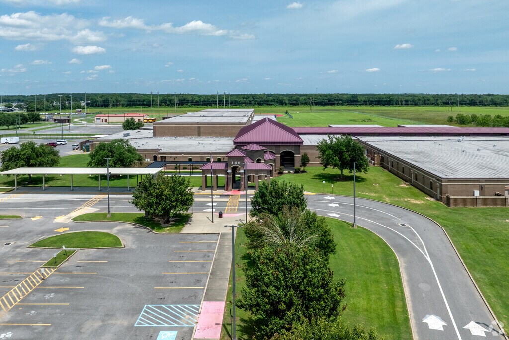 At Jennings High School, learning and leadership go hand in hand.