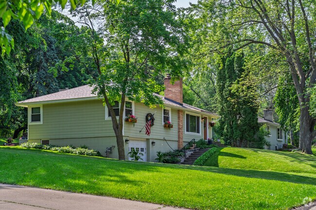 Spring Hill Park housing showcases 1960s tract-built architecture with midcentury ranch and split-level designs on large, tree-covered lots that provide ample space for outdoor amenities and landscaping.