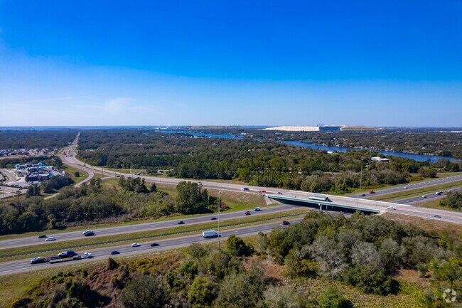 GIbsonton has close proximity to main roads to travel to other areas quickly.