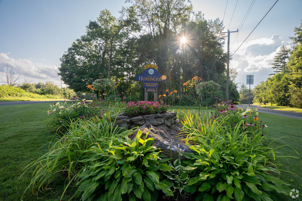 Neighborhood_Huntington_V02_080723