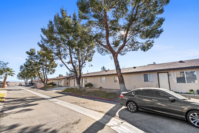 121 N Gateway Blvd, Ridgecrest, CA 93555 - photo 3