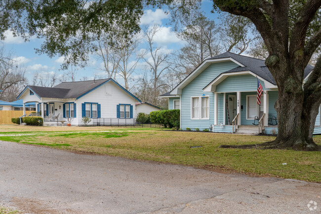 The average home price in Dayton is around $330k, offering affordable options for buyers.