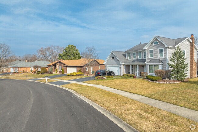 Homes in Palos Park West come in a variety of architectural styles.