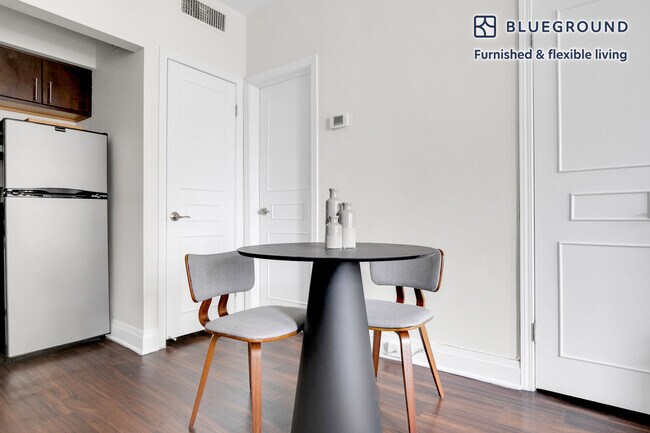 200 E Chestnut St unit FL15-ID619, Chicago, IL 60611 - photo 4