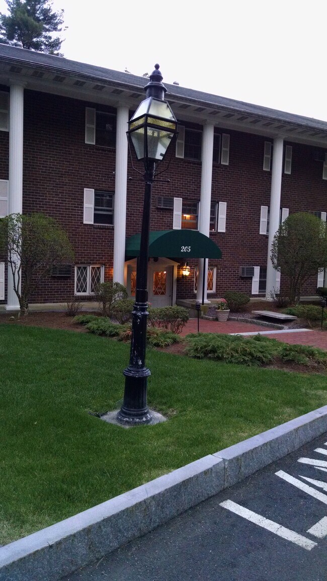 205 Great Rd Unit B8, Acton, MA 01720