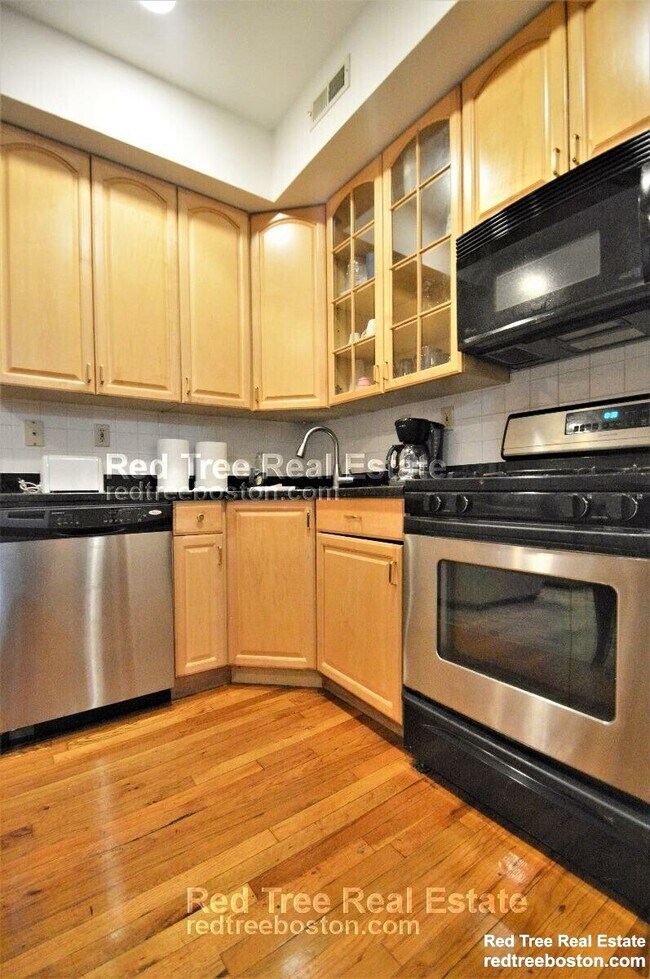1031 Tremont St, Roxbury Crossing, MA 02120 - photo 3