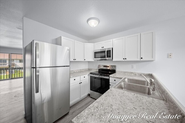 1041 Abbey Ct unit 2, Holland, MI 49423 - photo 4