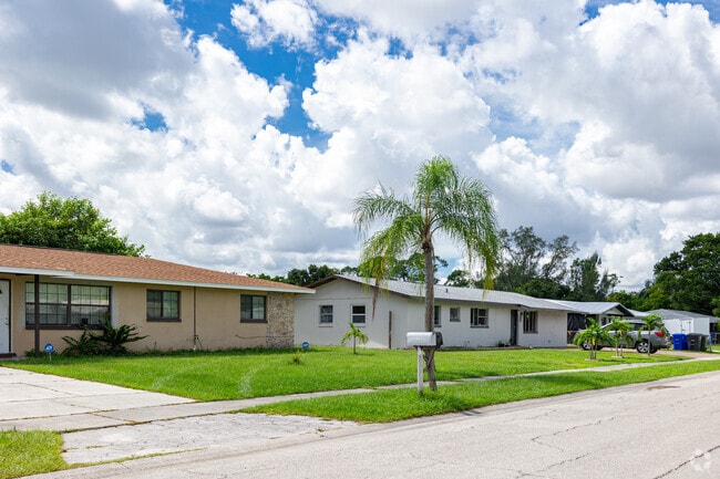 Ranch style homes in Laredo & Country Lakes have manicured lawns and palm trees.