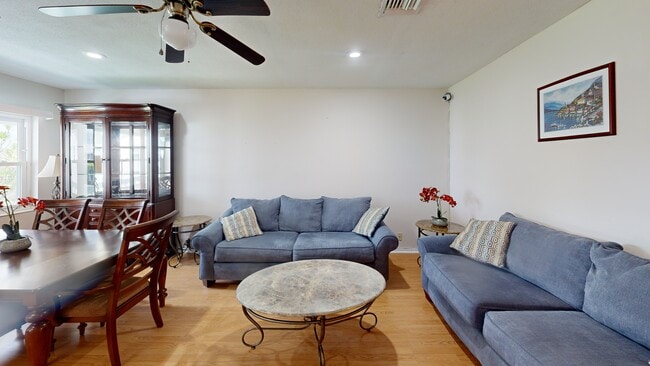 162 Coventry G, West Palm Beach, FL 33417 - photo 2