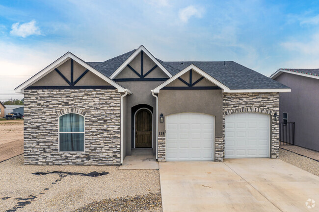 Midcentury ranch-style houses are common, and new construction can be found on the city’s outskirts.