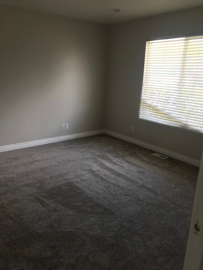 633 S Teresa St, Kaysville, UT 84037 - photo 6