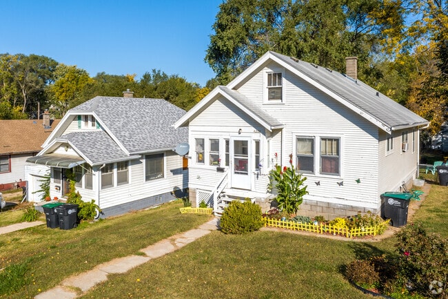 Bungalows and cottages vary in style from block to block in Clifton Hills.