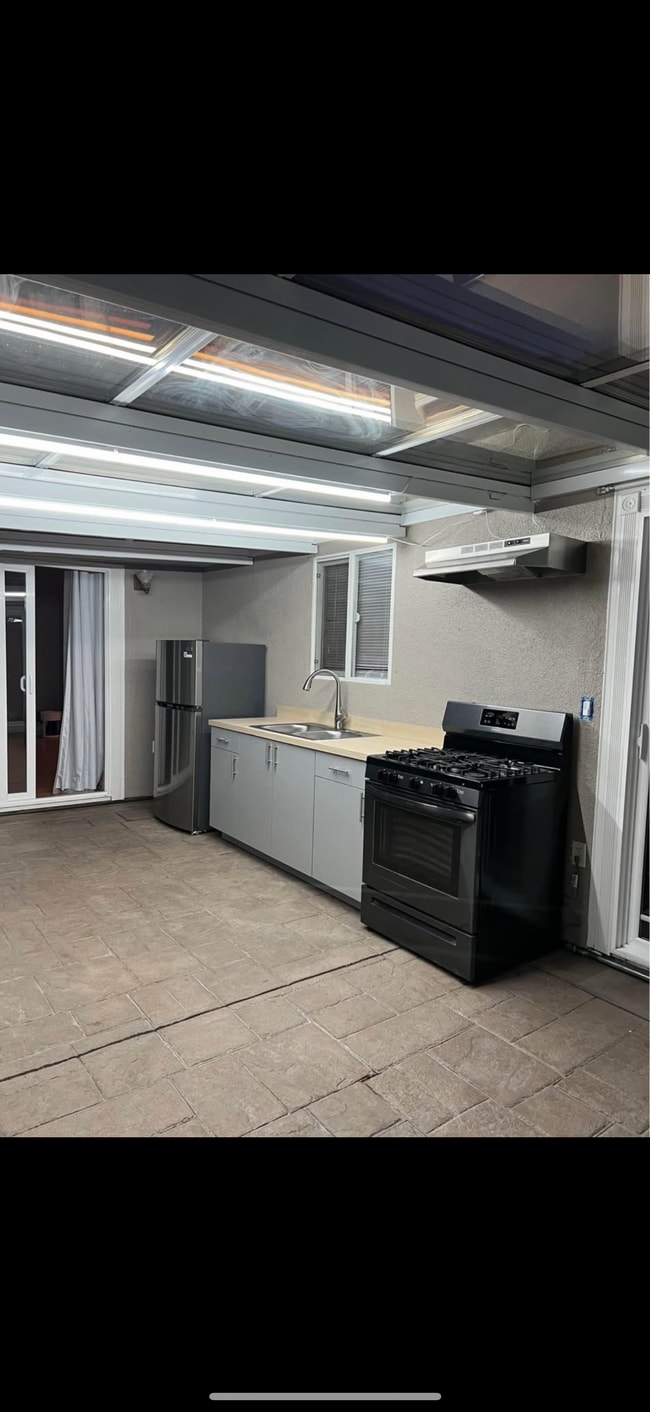 871 Summer Dr, Hollister, CA 95023