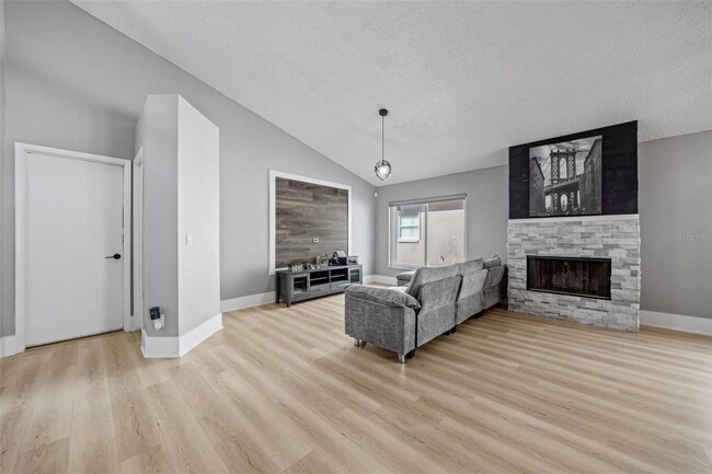 10253 Allenwood Dr, Riverview, FL 33569 - photo 5