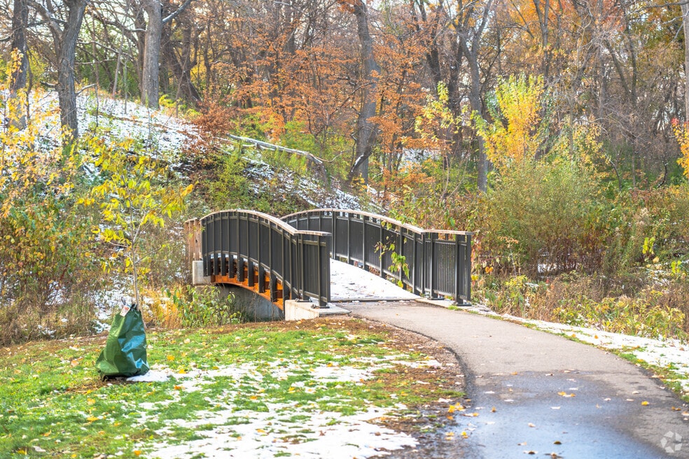 White Oaks/50th & France