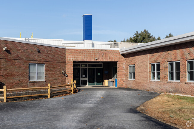 Rye Elementary School  has a student-teacher ratio of 9 to 1.