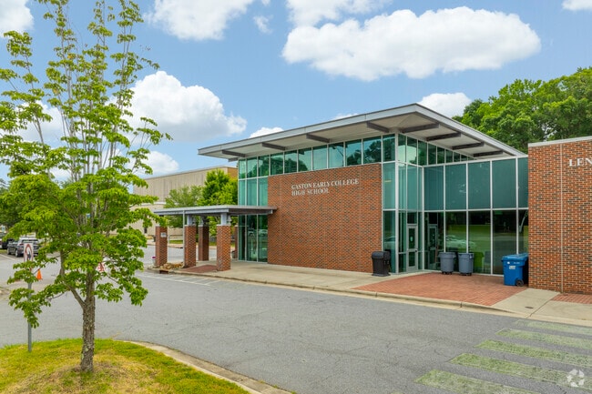 Gaston Early College High School receives an overall rating of A+ from niche.com.