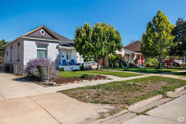 Purple details on this white home match the lavender planted in the front yard.