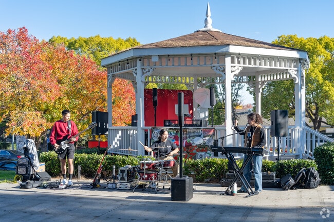 Enjoy live music with the Osada 3 at Winterfest in Benicia.
