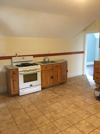 38 Kneen St Unit 3rd Floor, Shelton, CT 06484