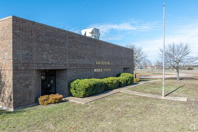 Van Alstyne Middle School has a student population of 502 students.