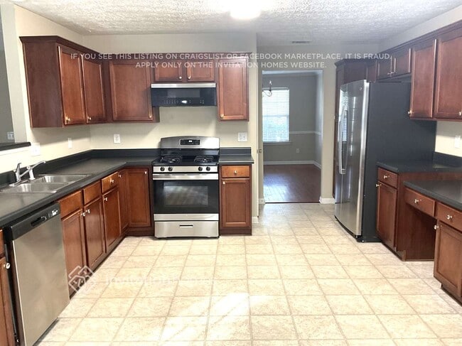 5411 Skylar Creek Ln NE, Buford, GA 30518 - photo 4