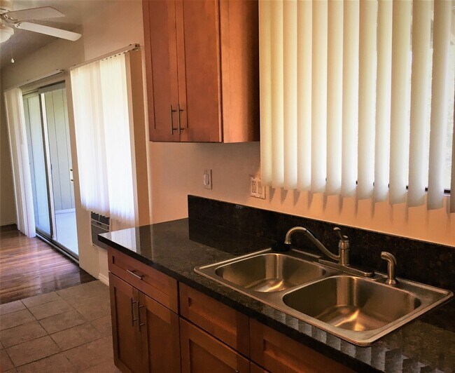 10424-10425 Parr Ave unit 10425 D, Los Angeles, CA 91040 - photo 5