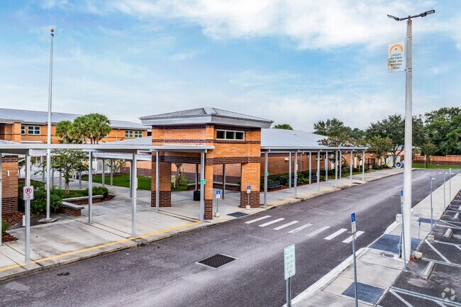 Citrus Grove Elementary School serves Daisy Lake students in Pre-K through 5th grades.