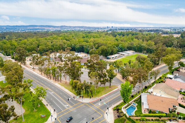 La Madera Elementary School is located in Lake Forest and serves students K-6.