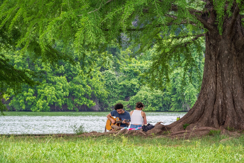 NH_LakeAustin_522684_P2_v1_GK_052124