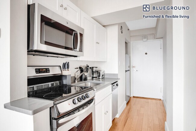 1440 Beacon St unit FL8-ID599, Brookline, MA 02446 - photo 7