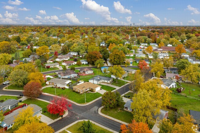 Lincolnshire is a short distance from downtown Fort Wayne.