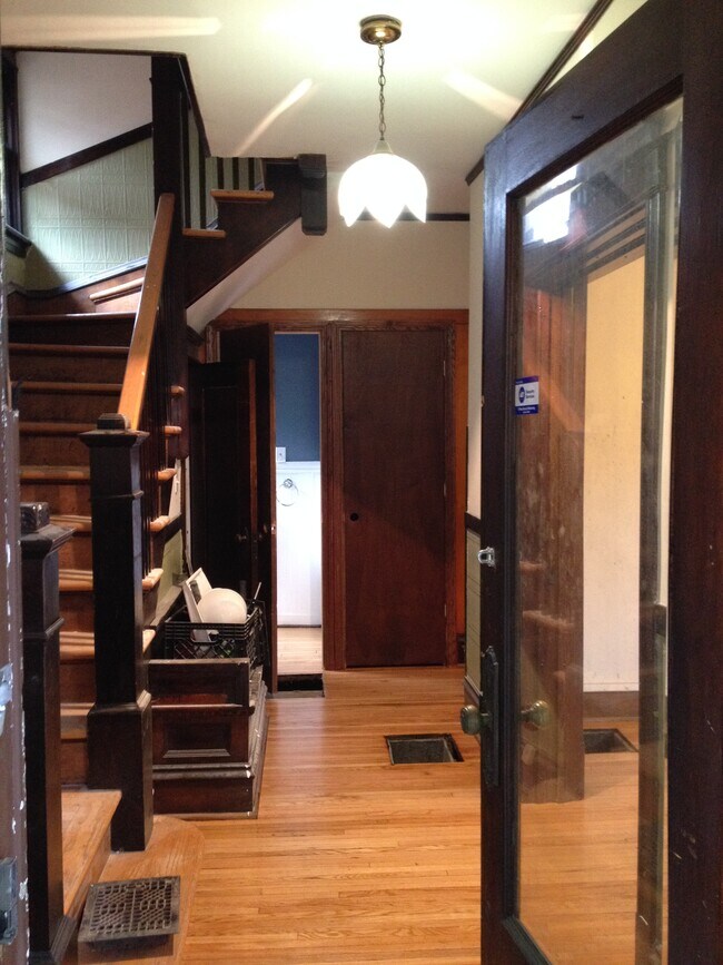 7228 N Rogers Ave, Chicago, IL 60645 - photo 4