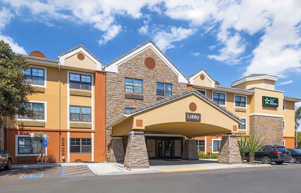 Furnished Studio-San Diego - Carlsbad Vill...