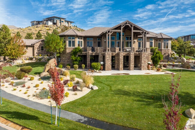 Somersett has homes ranging in value from the mid 500's to over 3 million.