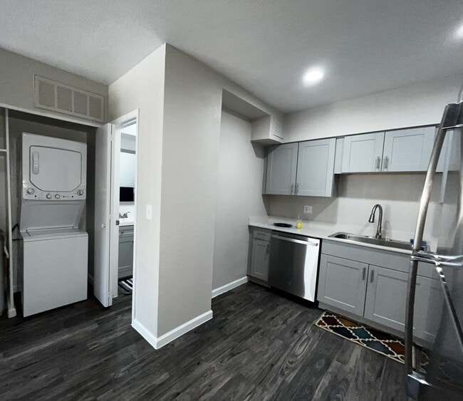 Mountain View Casitas, Phoenix, AZ 85022 - photo 2