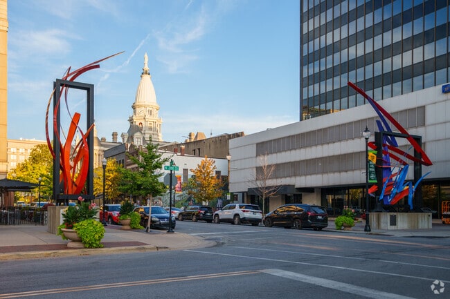 Most residents of South Oakland are only a mile and a half from downtown Lafayette.