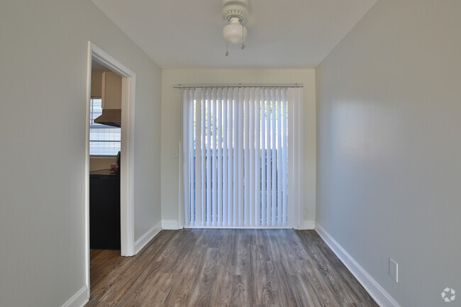 Townhouse 1000 SQ FT Dining Room