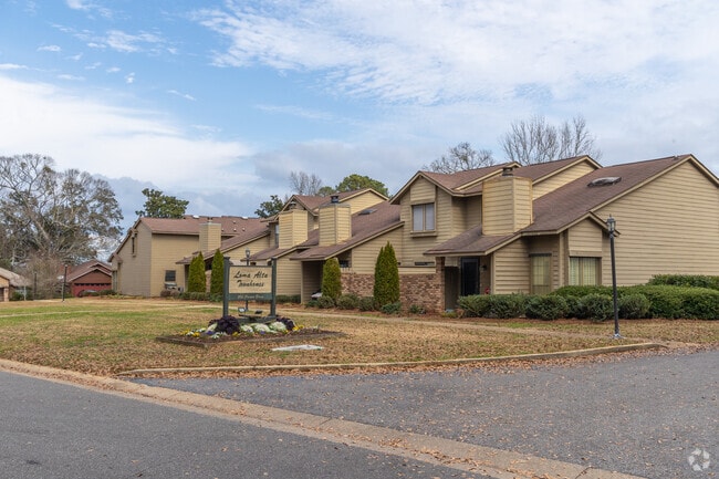 There are a variety of home options in Lake Forest, including townhomes and condominiums.