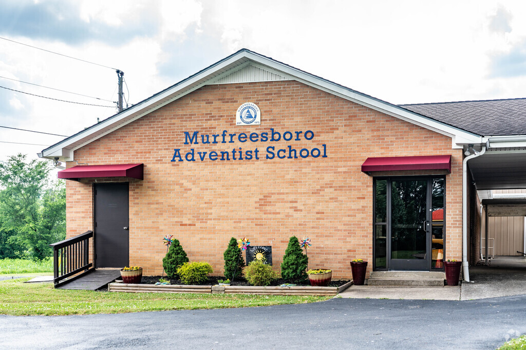 Murfreesboro Adventist School is a small private faith-based school in the Plainview area.