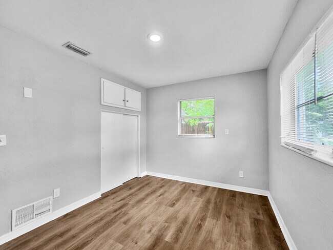 10849 60th Ave N, Seminole, FL 33772 - photo 6