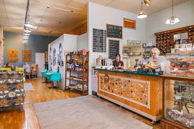 Gigi’s Coffee House anchors Evanston mornings with fresh brews.