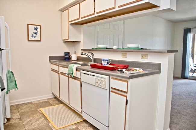 Crowne Forest, East Moline, IL 61244 - photo 5