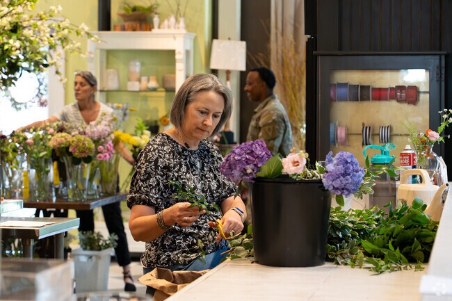 Robin Wood Flowers sells beautiful custom made flowers so you may give to a loved one.