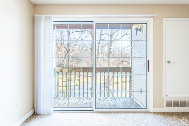 2 BR, 2 BA - Beige Renovation